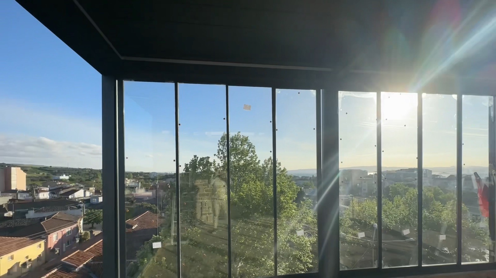 Çanakkale'de cam cepheli teras katı